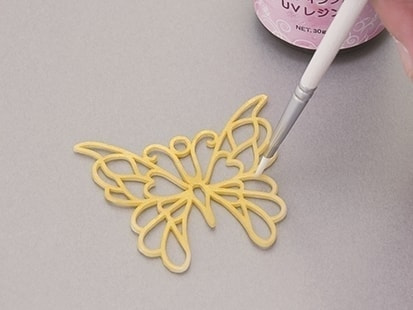 UVレジンコートの表面を塗る際